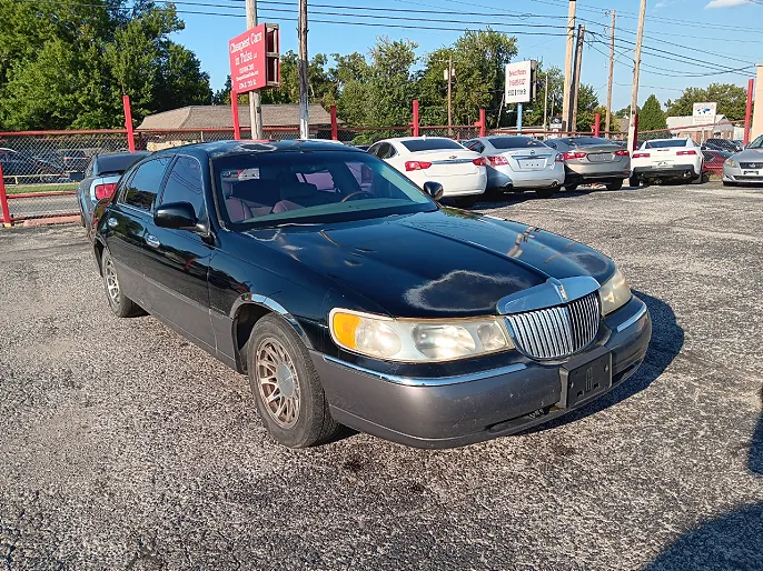 2001 Lincoln Town Car
