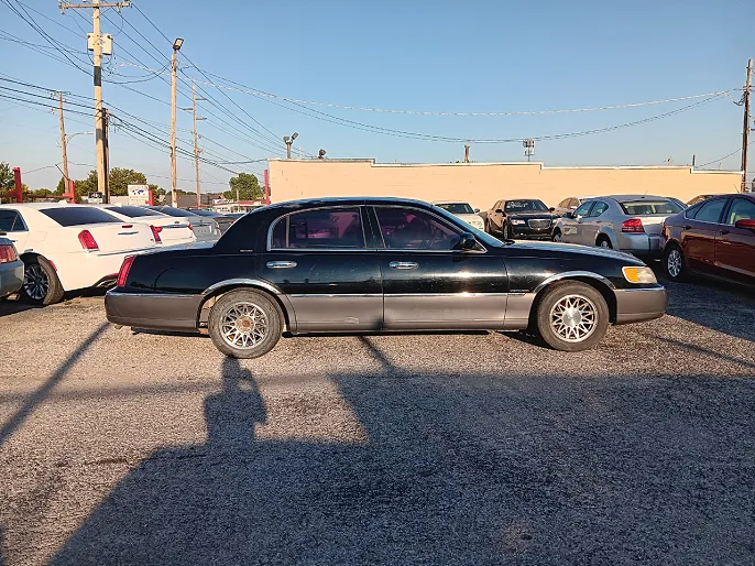 2001 Lincoln Town Car