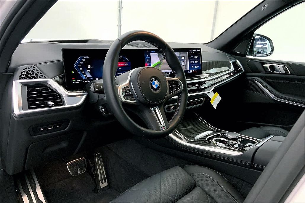 2024 BMW X5 M60i image 1