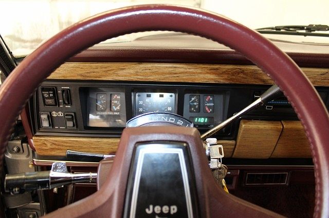 1989 Jeep Grand Wagoneer null image 21