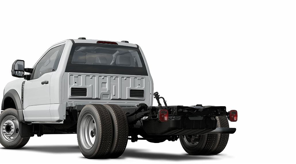 2023 Ford F-550 XL image 1