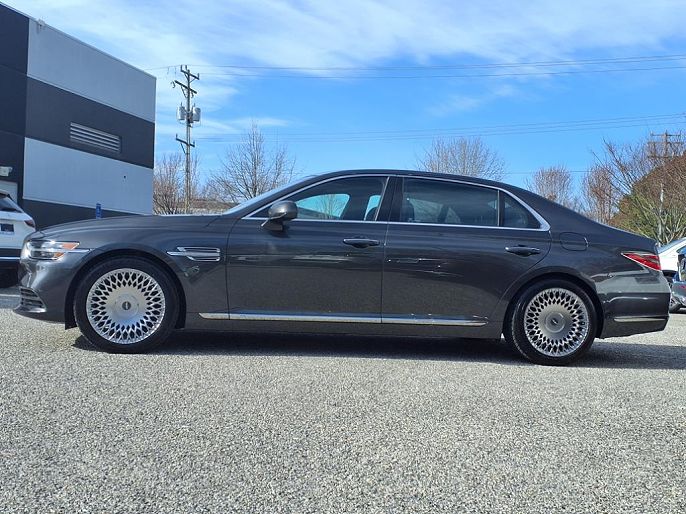 2022 Genesis G90