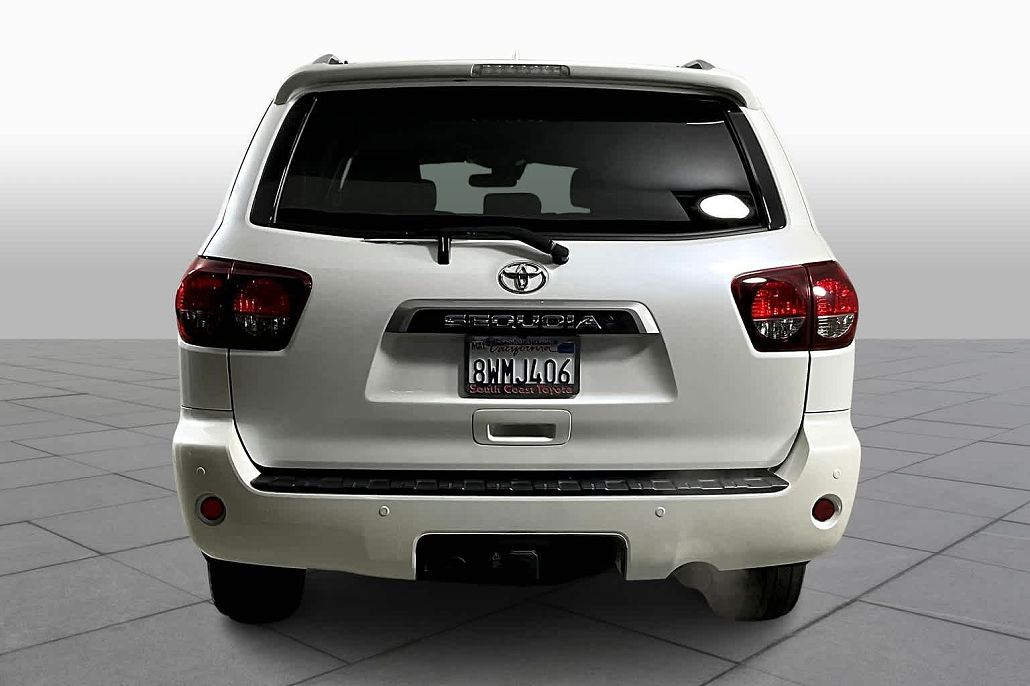 2021 Toyota Sequoia Platinum image 3