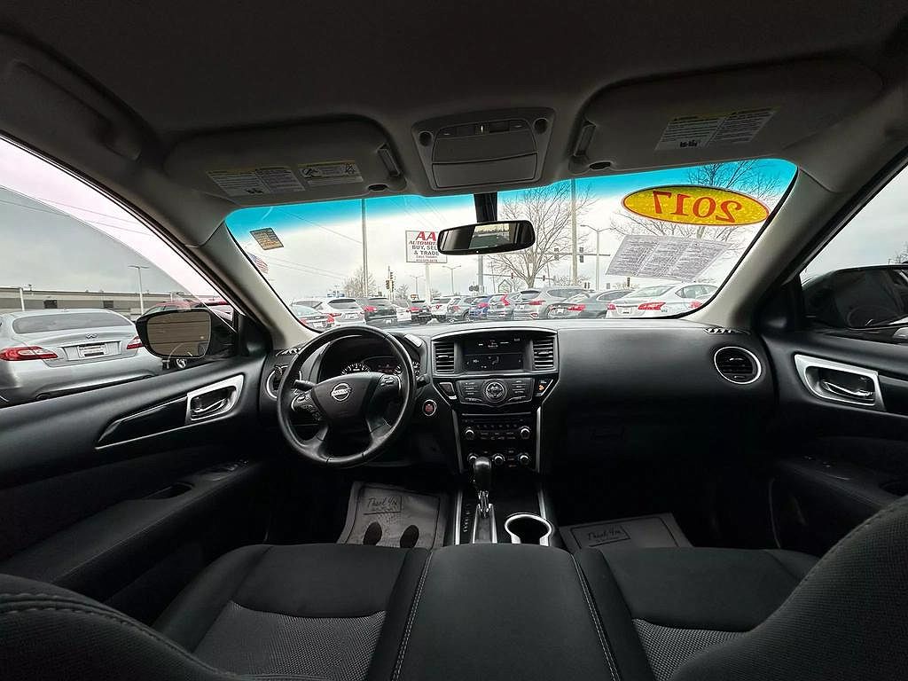 2017 Nissan Pathfinder S image 4