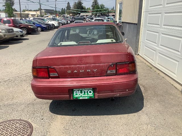 1995 Toyota Camry DX image 3