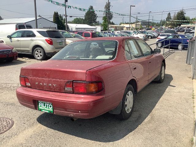 1995 Toyota Camry DX image 4