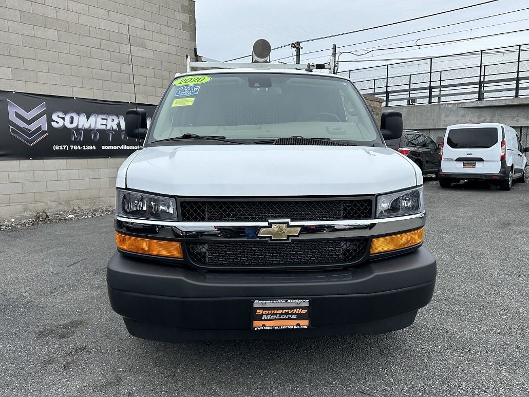 2020 Chevrolet Express 3500 image 2