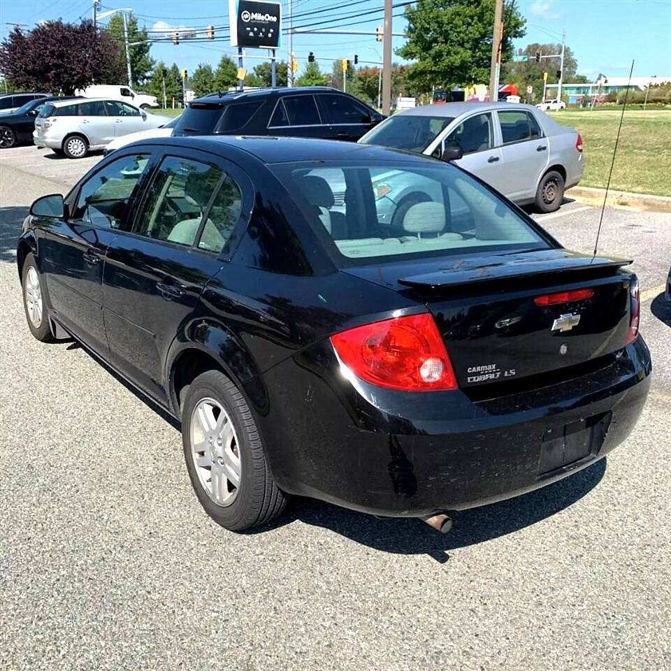 2005 Chevrolet Cobalt LS image 3