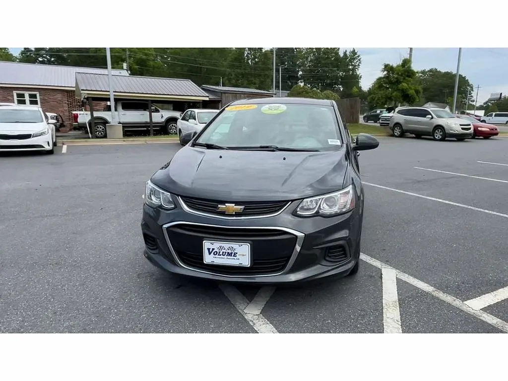2019 Chevrolet Sonic LT image 3