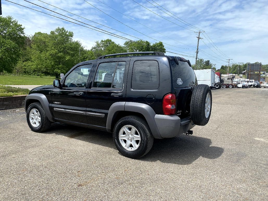 2004 Jeep Liberty Sport image 3