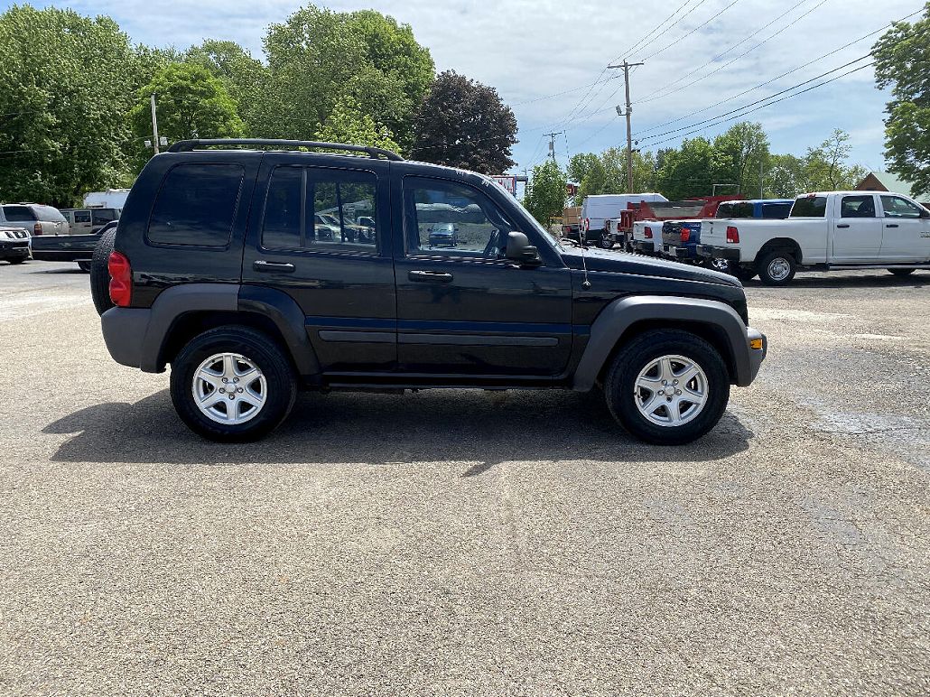 2004 Jeep Liberty Sport image 5