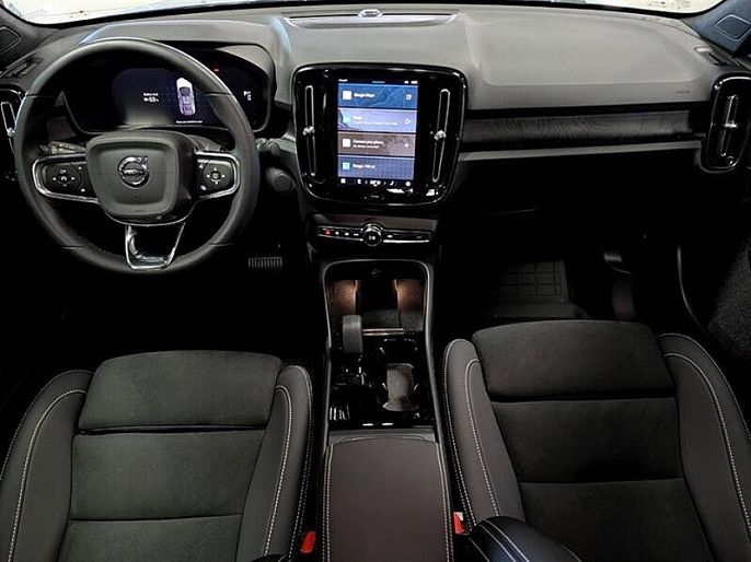 2023 Volvo C40
