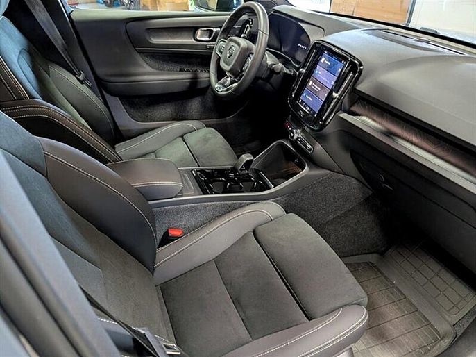 2023 Volvo C40