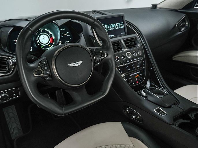 2020 Aston Martin DBS