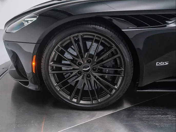 2020 Aston Martin DBS