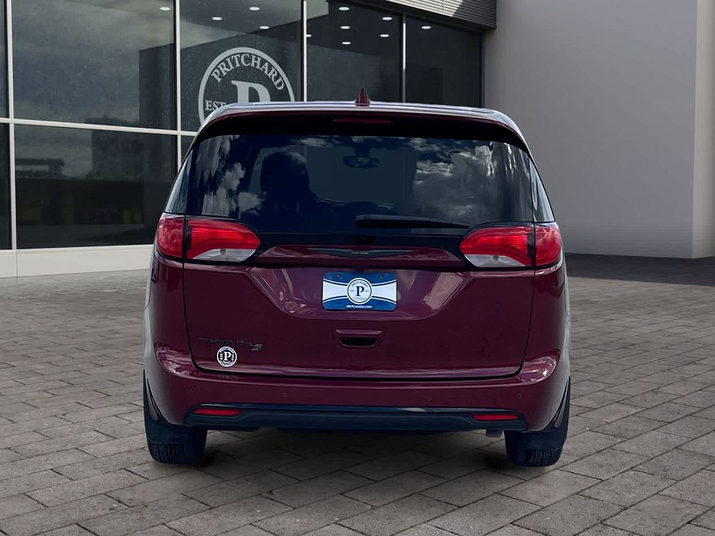 2020 Chrysler Pacifica Touring image 5