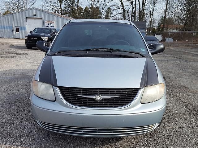 2002 Chrysler Town & Country LX image 1