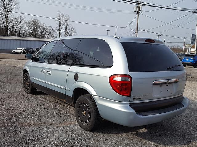 2002 Chrysler Town & Country LX image 3