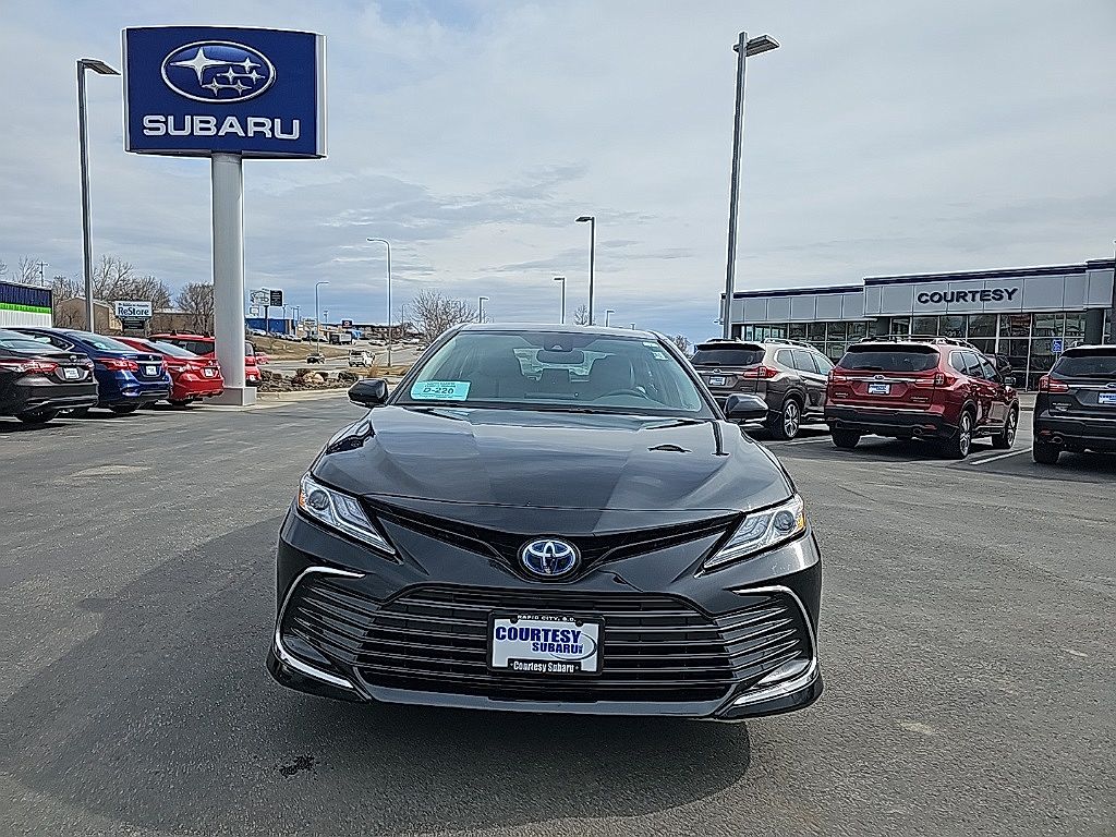 2021 Toyota Camry XLE image 1