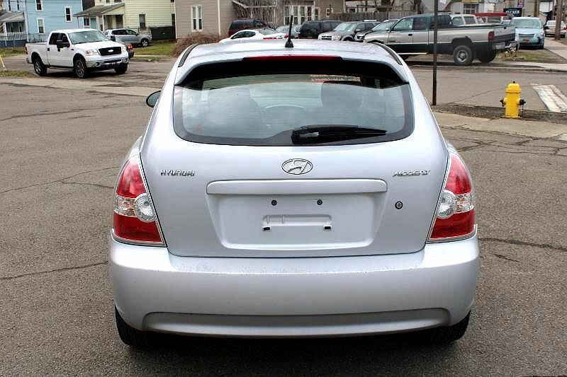 2007 Hyundai Accent SE image 2