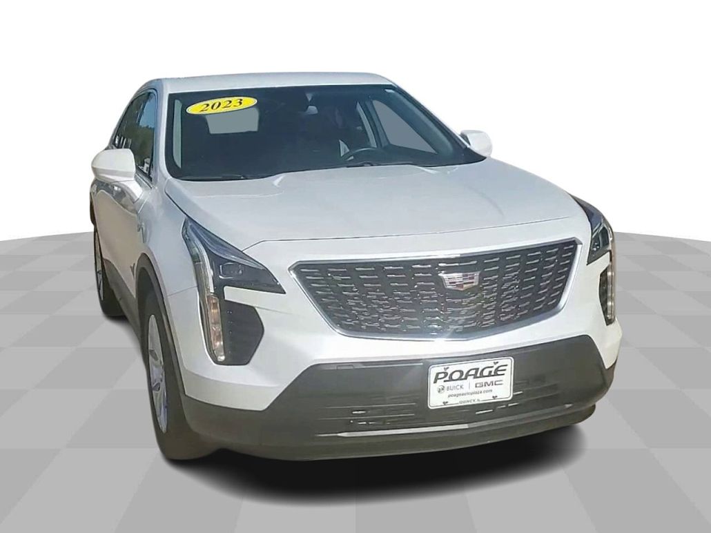 2023 Cadillac XT4 Luxury image 2