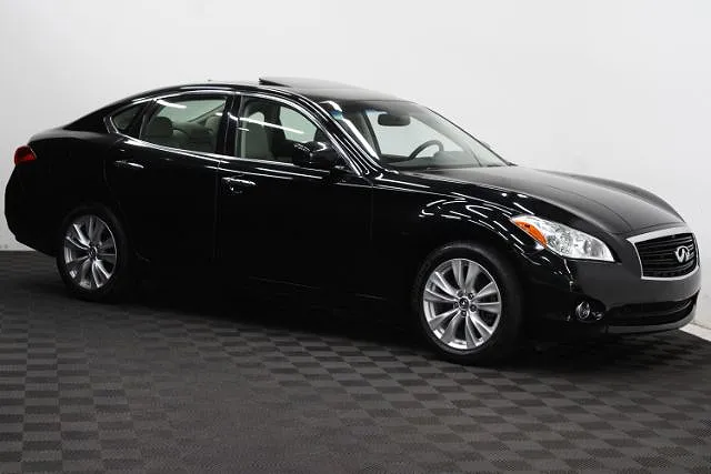 2011 Infiniti M56