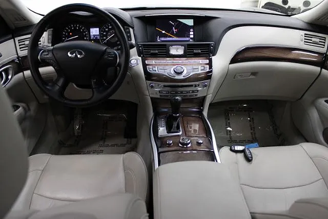 2011 Infiniti M56
