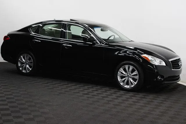 2011 Infiniti M56