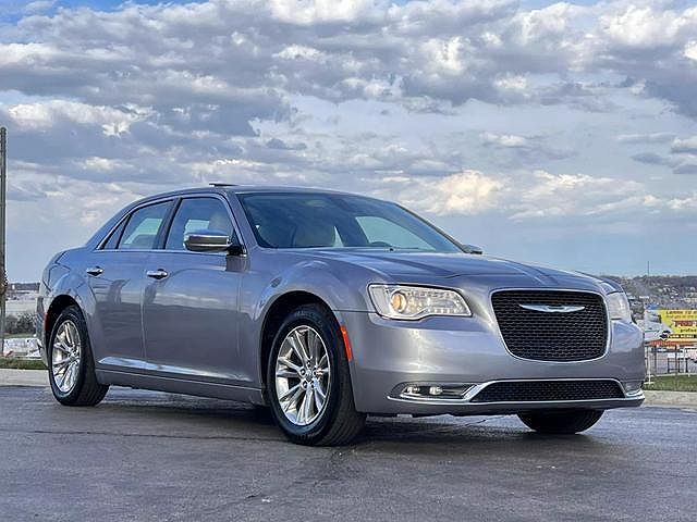 2016 Chrysler 300 C image 0