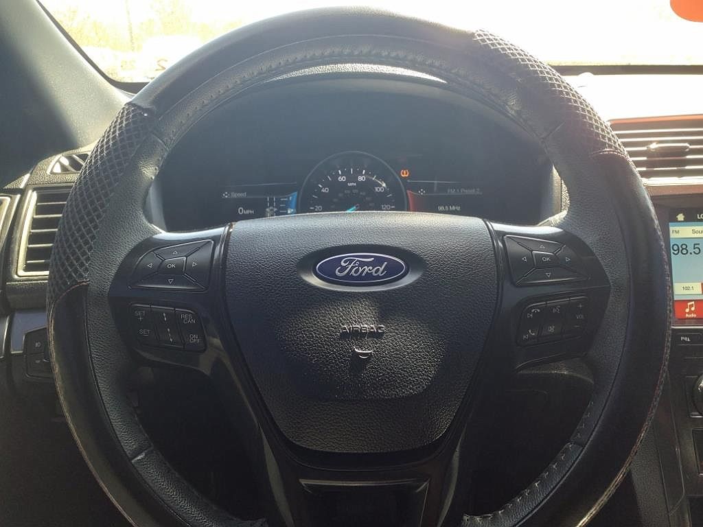 2018 Ford Explorer XLT image 27
