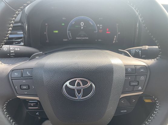 2025 Toyota Camry SE photo 10