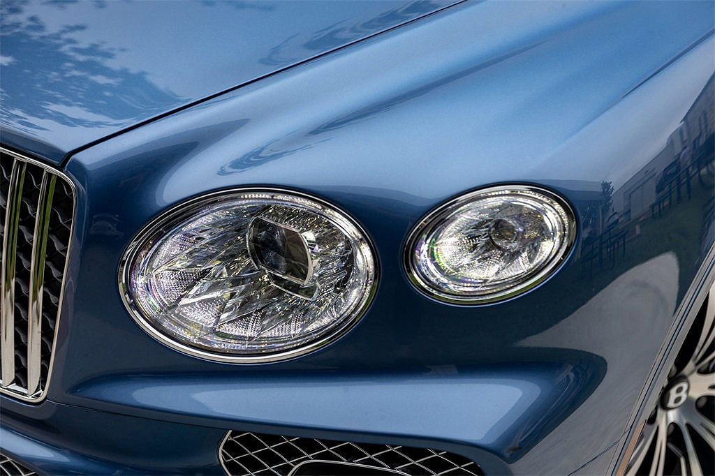2023 Bentley Bentayga Azure image 2