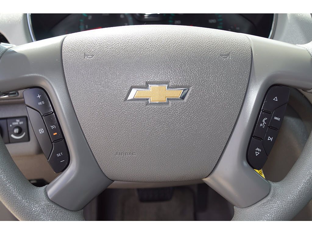 2014 Chevrolet Traverse LS image 7