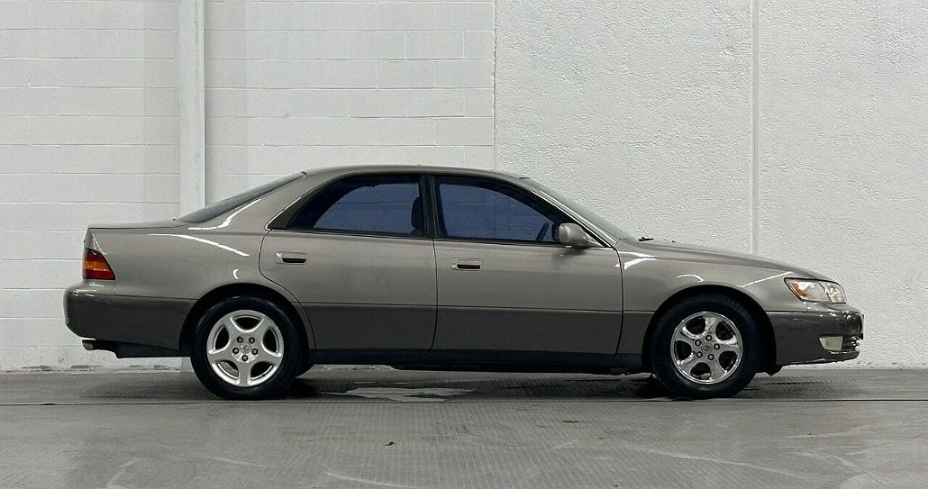 1999 Lexus ES 300 image 4