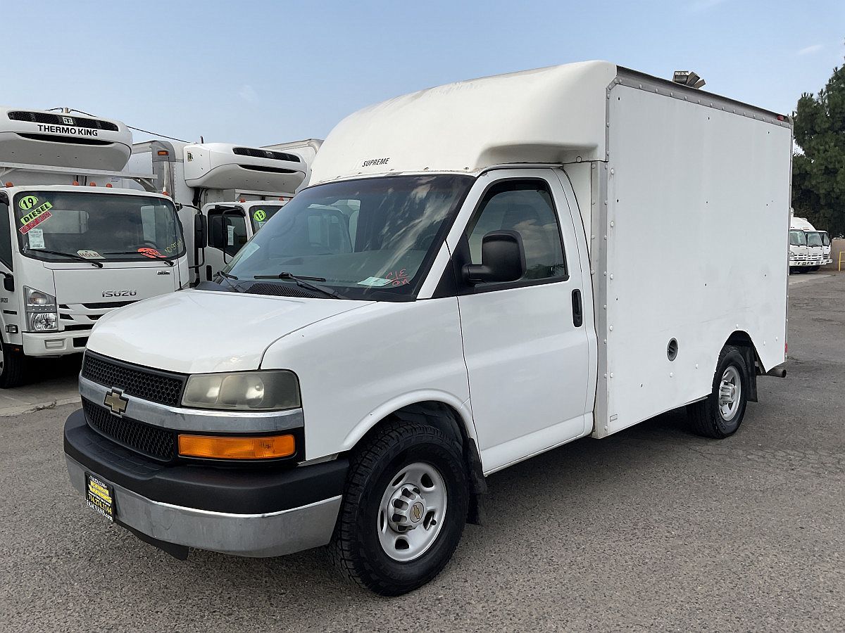 2004 Chevrolet Express 3500 image 1