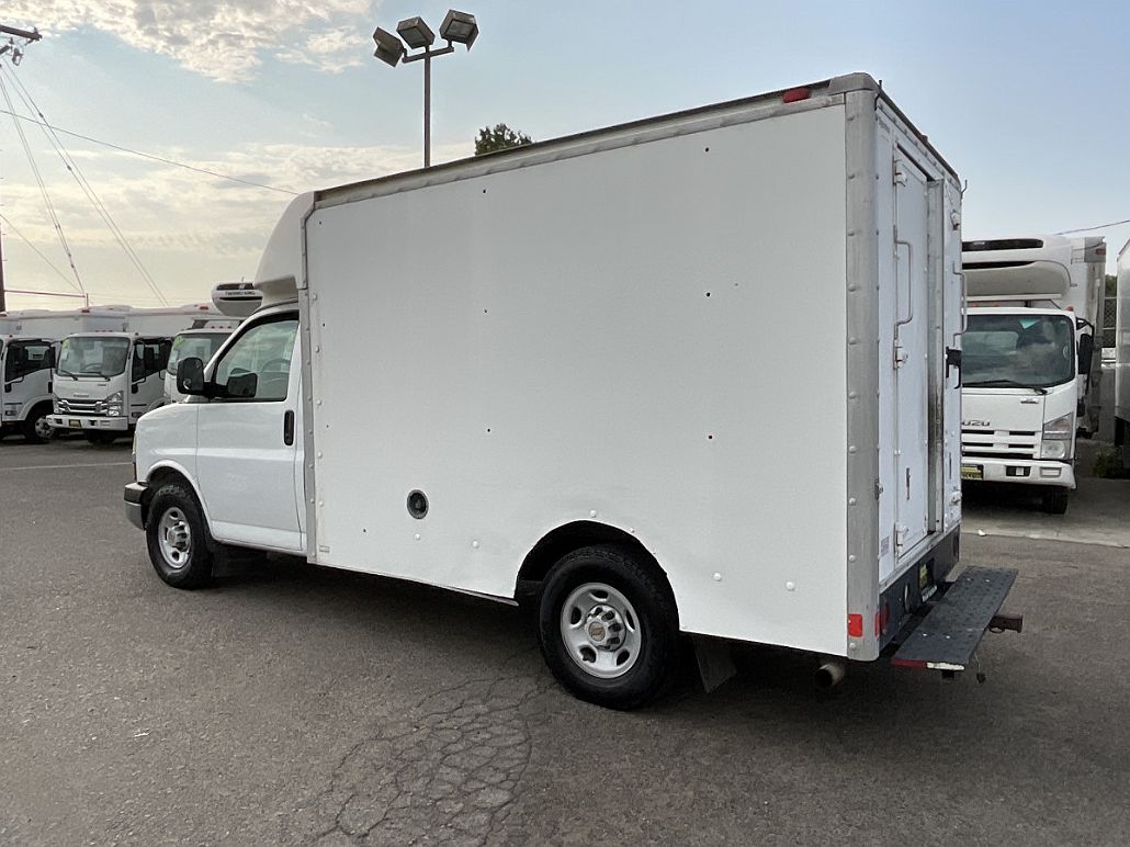 2004 Chevrolet Express 3500 image 3