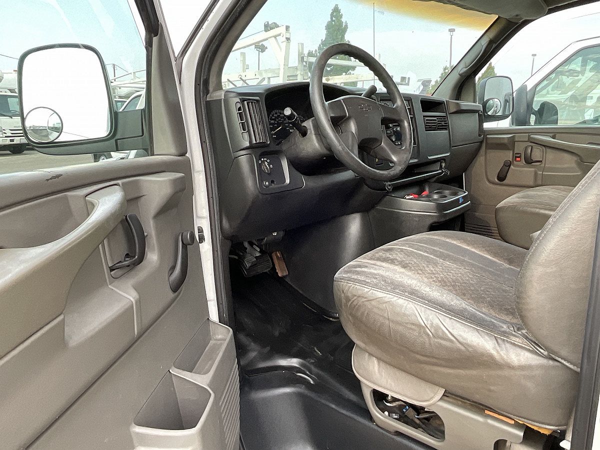2004 Chevrolet Express 3500 image 7