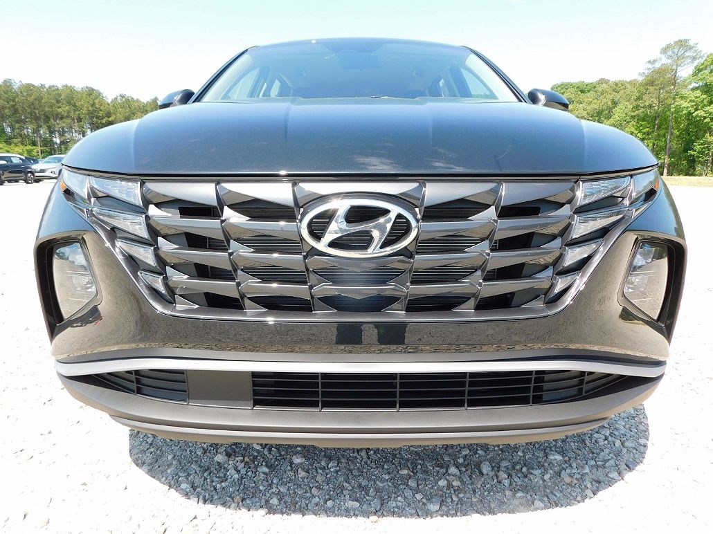 2024 Hyundai Tucson SE image 1