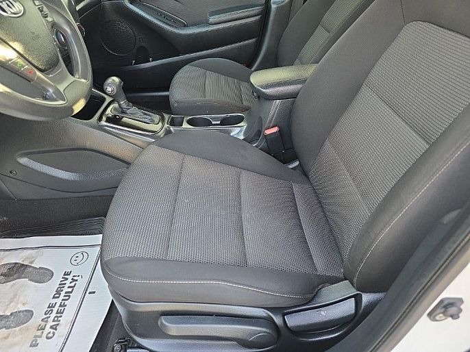 2017 Kia Forte5