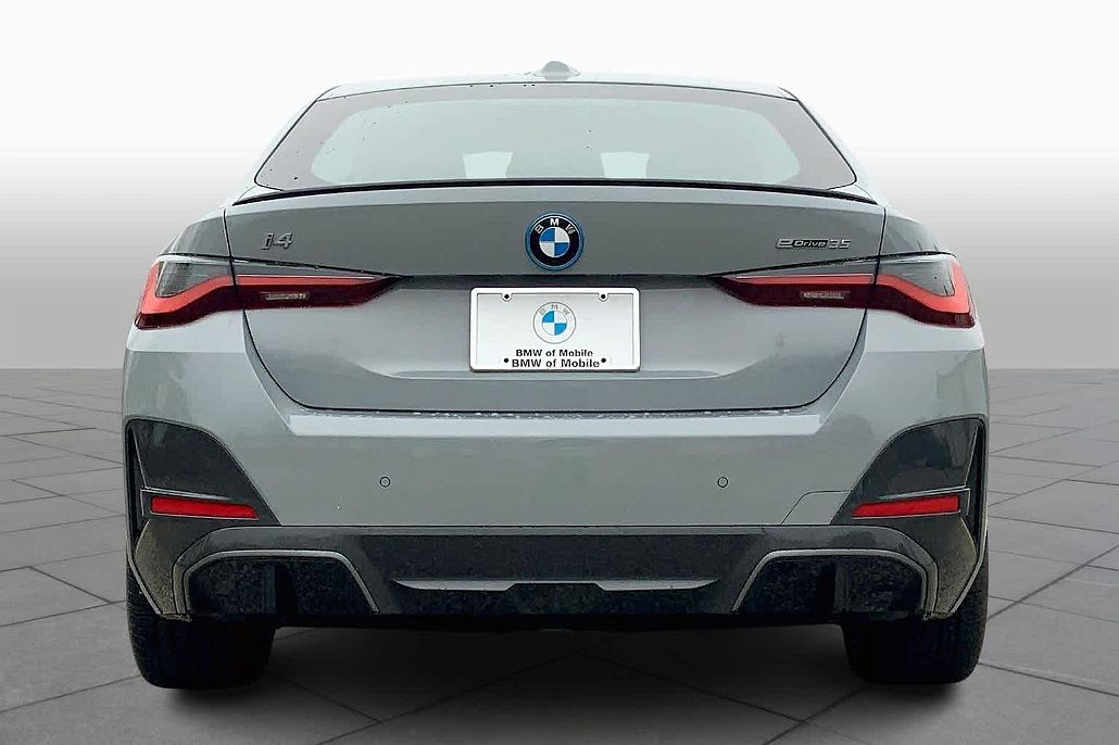2024 BMW i4 eDrive35 image 3