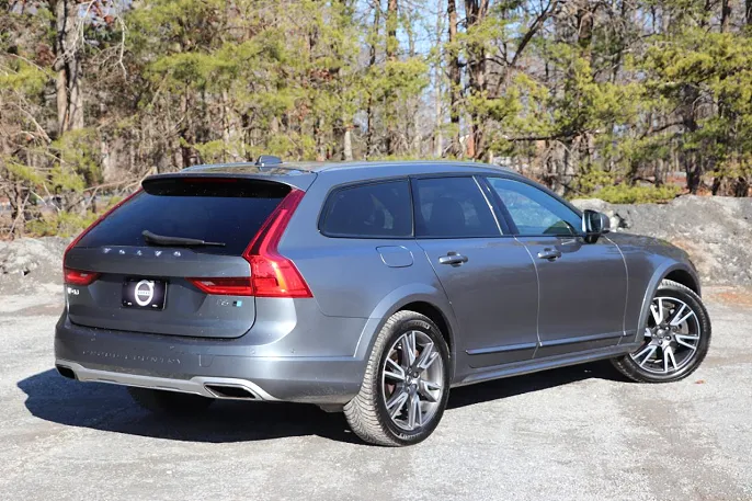 2017 Volvo V90
