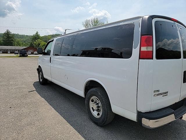2011 Chevrolet Express 3500 image 6