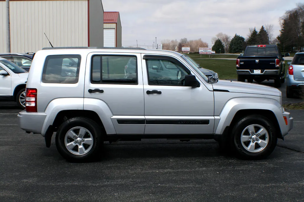 2011 Jeep Liberty Sport image 4
