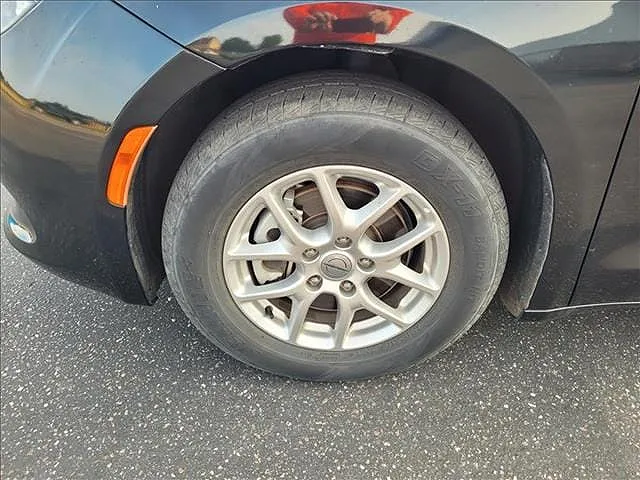 2023 Chrysler Voyager