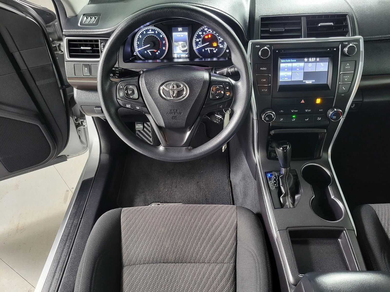 2017 Toyota Camry null image 13