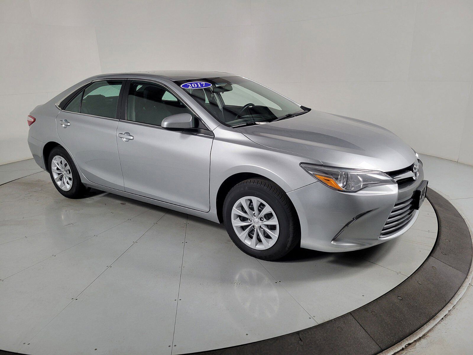 2017 Toyota Camry null image 1