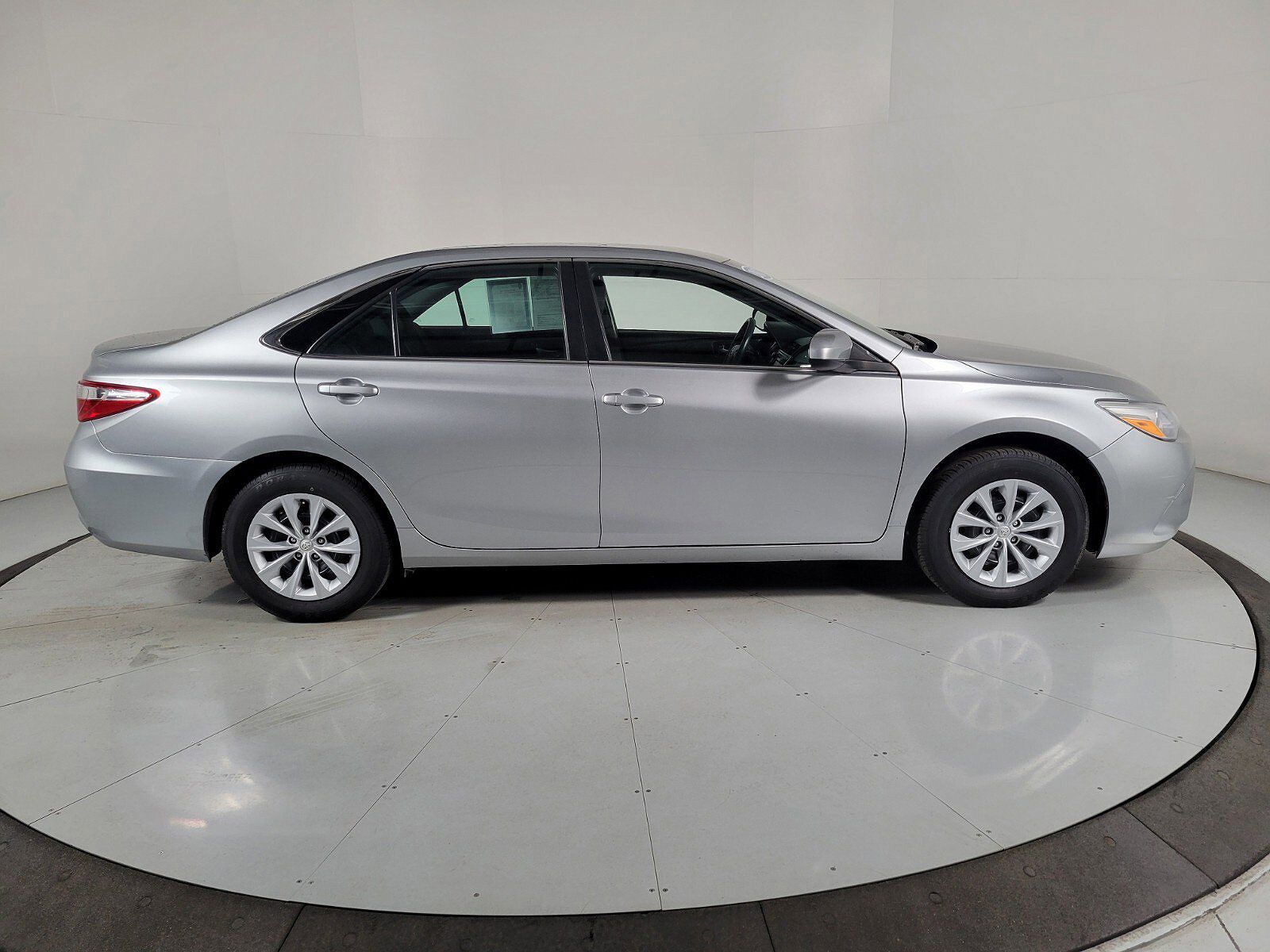 2017 Toyota Camry null image 3