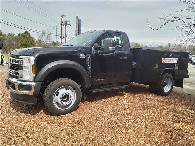 2024 Ford F-550 null image 1