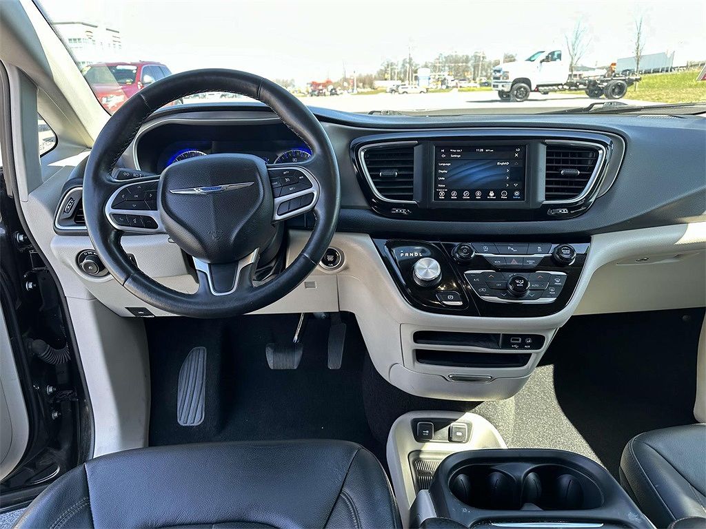 2020 Chrysler Pacifica Touring-L image 1