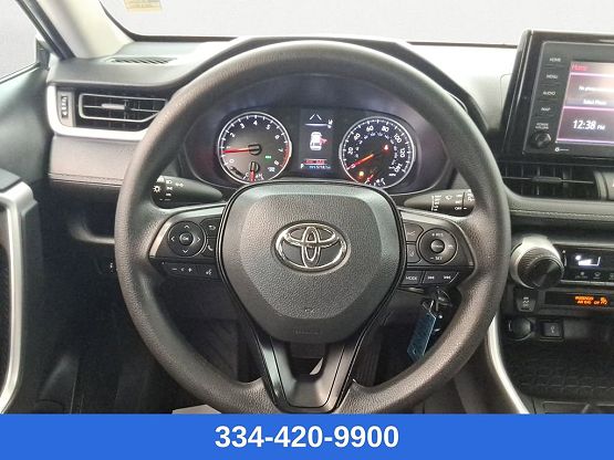 2022 Toyota RAV4 LE photo 11